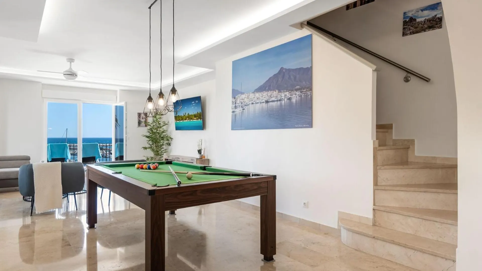 Belgravia Club إِستيبونا إسبانيا