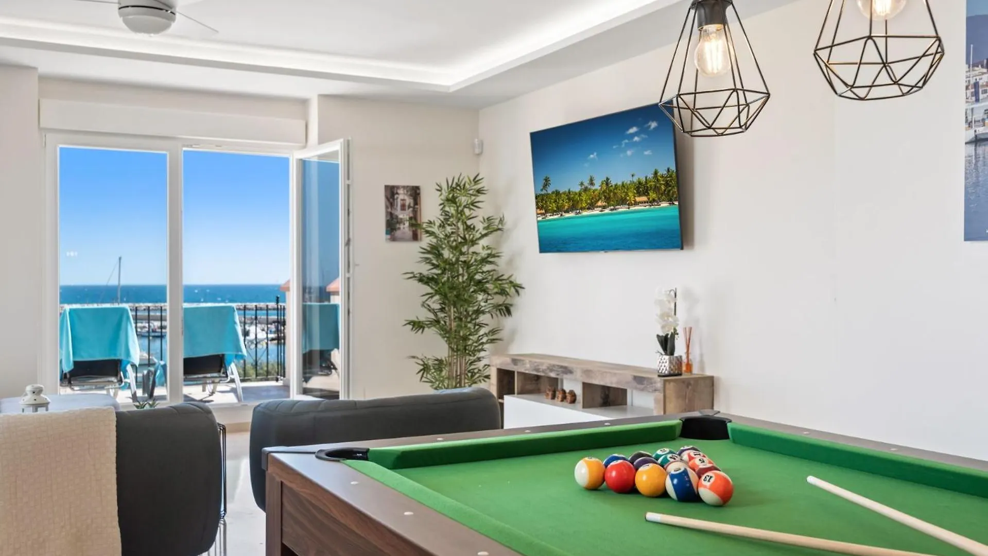 Belgravia Club إِستيبونا