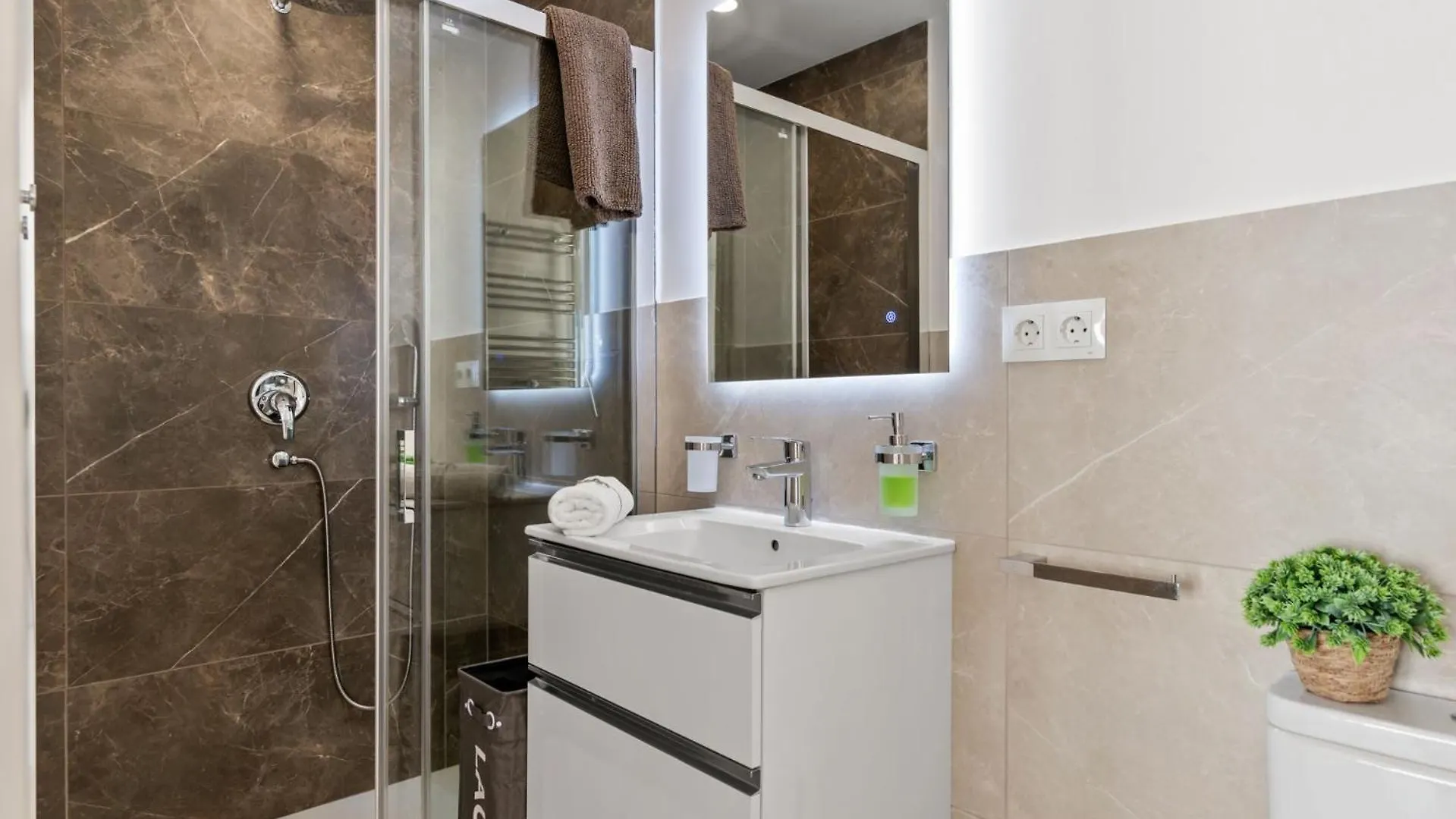 Belgravia Club إِستيبونا بيت للعطل