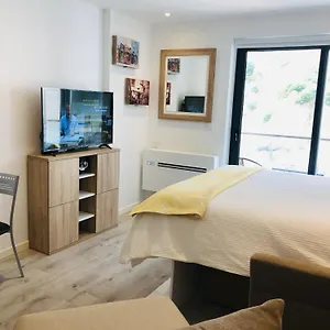 Apartment Cp High Floor Luxury Sleeps 3, Gibraltar